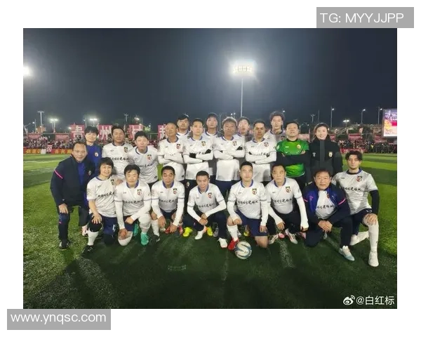 足球明星早期合影珍藏回忆展现他们的成长与奋斗历程 足球明星早期合影珍藏回忆展现他们的成长与奋斗历程