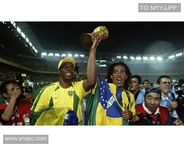 巴西足球明星小罗的传奇人生与辉煌成就回顾